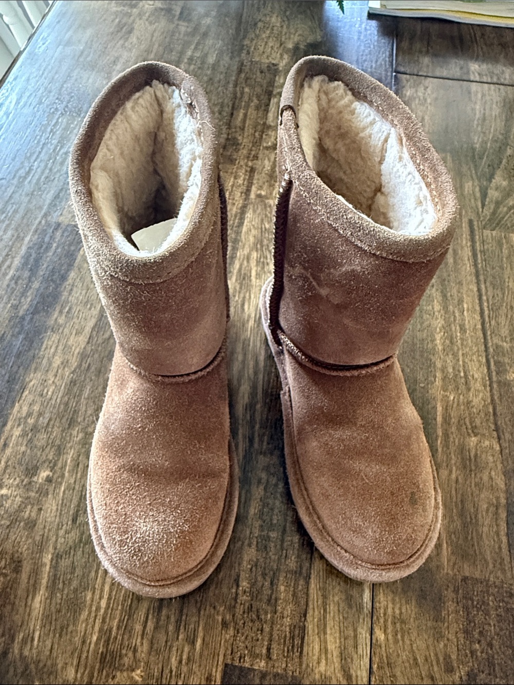 BearPaw Youth Shearling-Lined Boot size 1